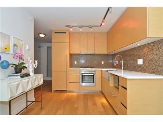 Photo 5: # 606 565 SMITHE ST in Vancouver: Downtown VW Condo for sale (Vancouver West)  : MLS®# V1086466