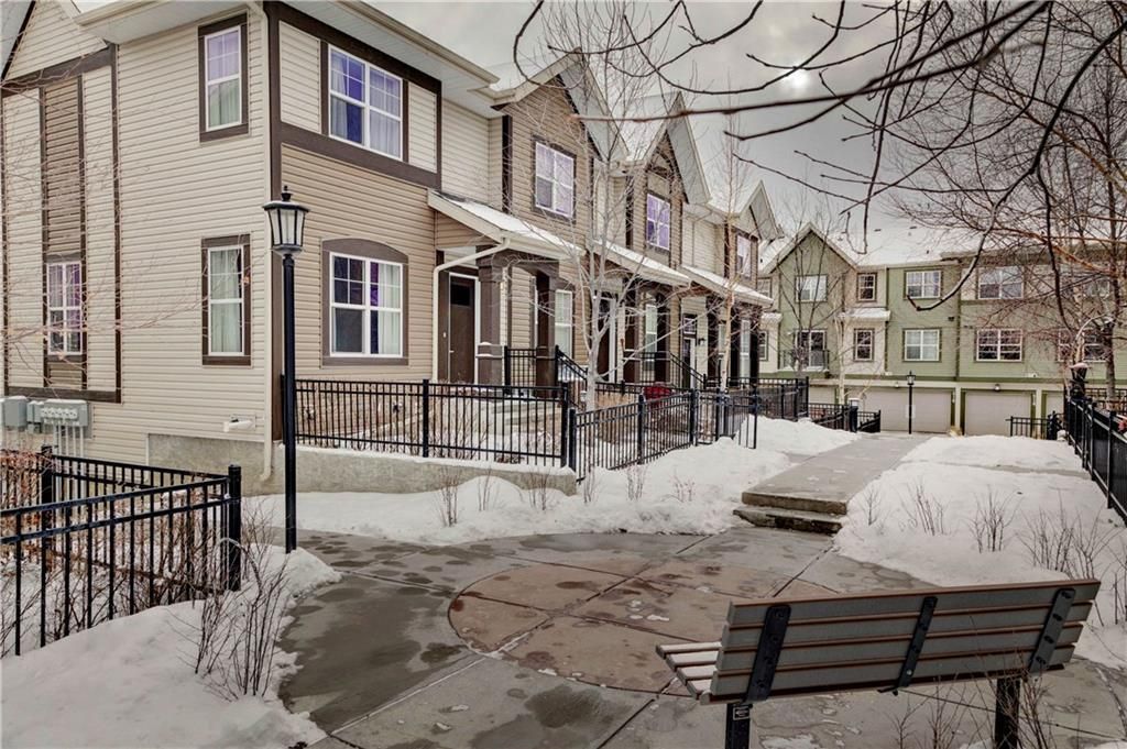 Main Photo: 820 MCKENZIE TOWNE Common SE in Calgary: McKenzie Towne Row/Townhouse for sale : MLS®# C4285485