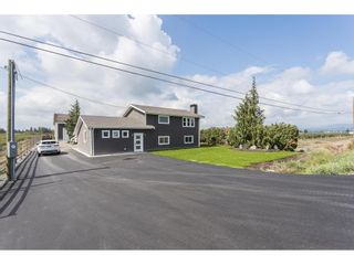Photo 2: 4557 RIVERSIDE Street in Abbotsford: Matsqui House for sale : MLS®# R2612129