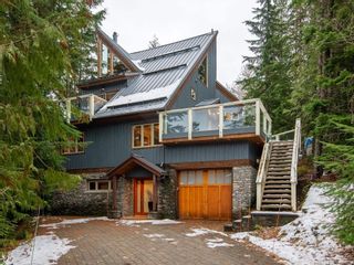 Photo 1: 2540 TRICOUNI Place in Whistler: Bayshores House for sale : MLS®# R2740292