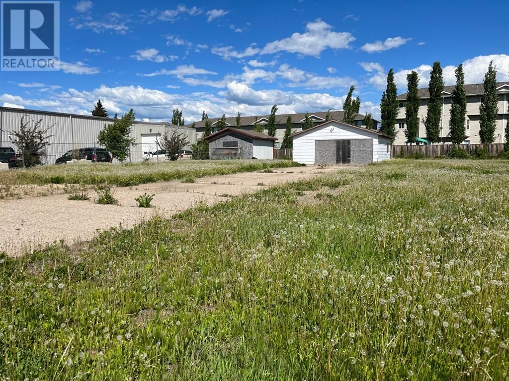 Main Photo: 625 Main St. NE in Slave Lake: Vacant Land for sale : MLS®# A1229180