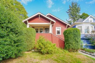 Photo 1: 2908 MANITOBA Street in West Vancouver: Mount Pleasant VW House for sale (Vancouver West)  : MLS®# R2655479