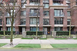 Photo 3: 1050 RICHARDS STREET in Vancouver: Yaletown Townhouse for sale (Vancouver West)  : MLS®# R2674390
