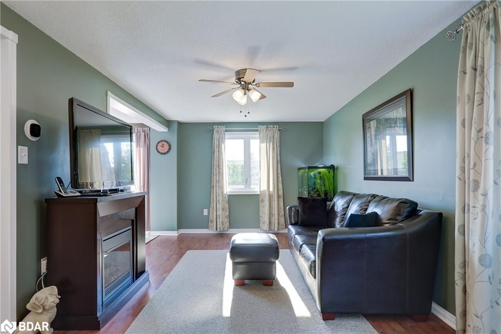 Photo 6: Photos: 67 SRIGLEY Street in Barrie: House for sale