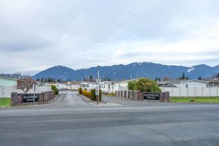 Photo 2: 38 9055 ASHWELL Road in Chilliwack: Chilliwack Proper West Manufactured Home for sale in "Rainbow Estates" : MLS®# R2754347