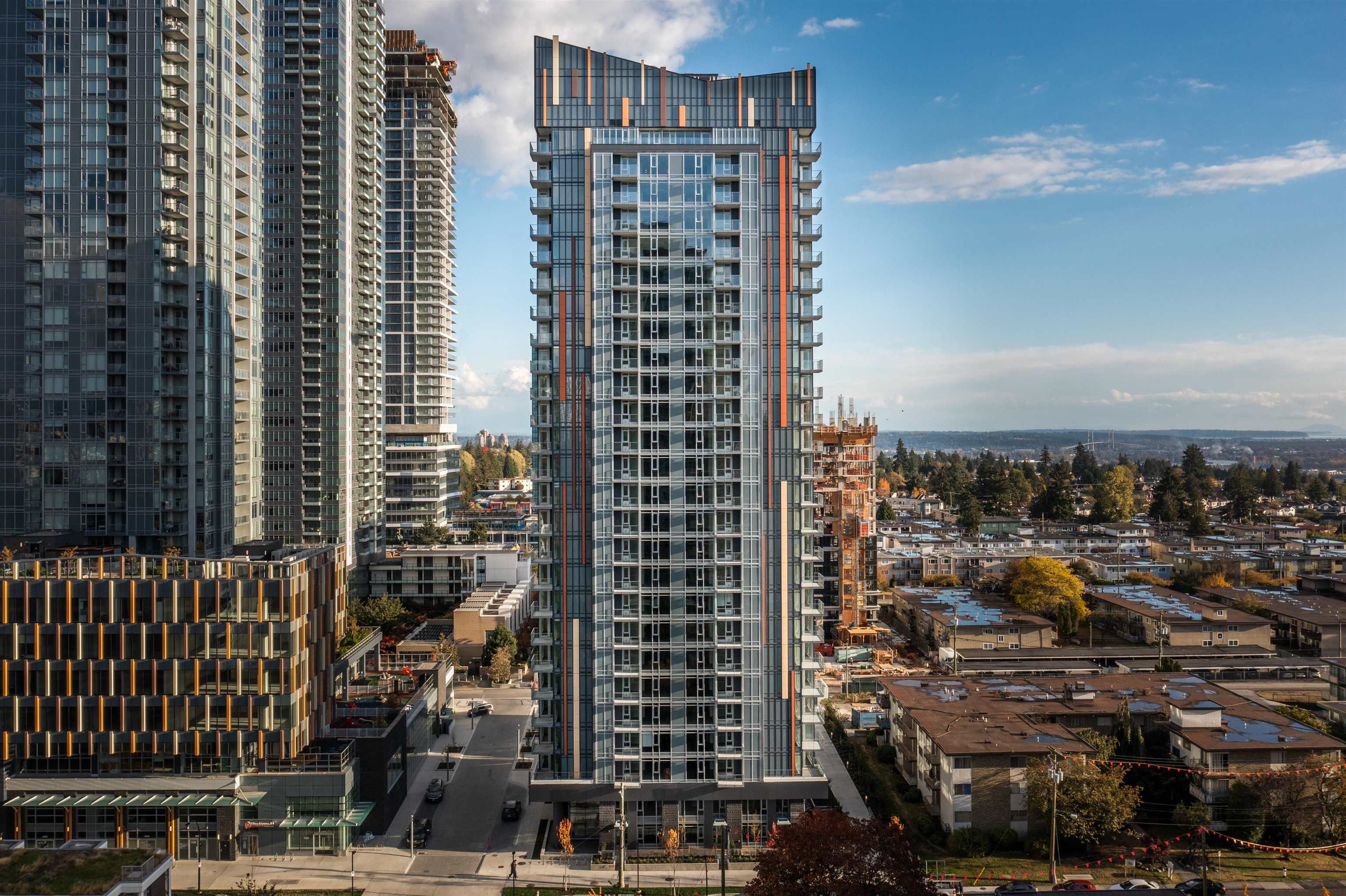 Main Photo: 401 6398 SILVER Avenue in Burnaby: Metrotown Condo for sale in "Sun Tower 2" (Burnaby South)  : MLS®# R2751587