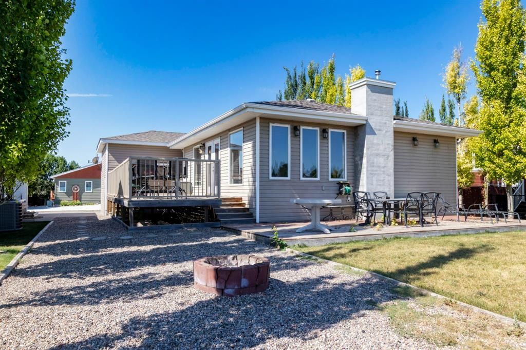 Main Photo: 703 Lakeside Drive: Rural Vulcan County Detached for sale : MLS®# A2010254