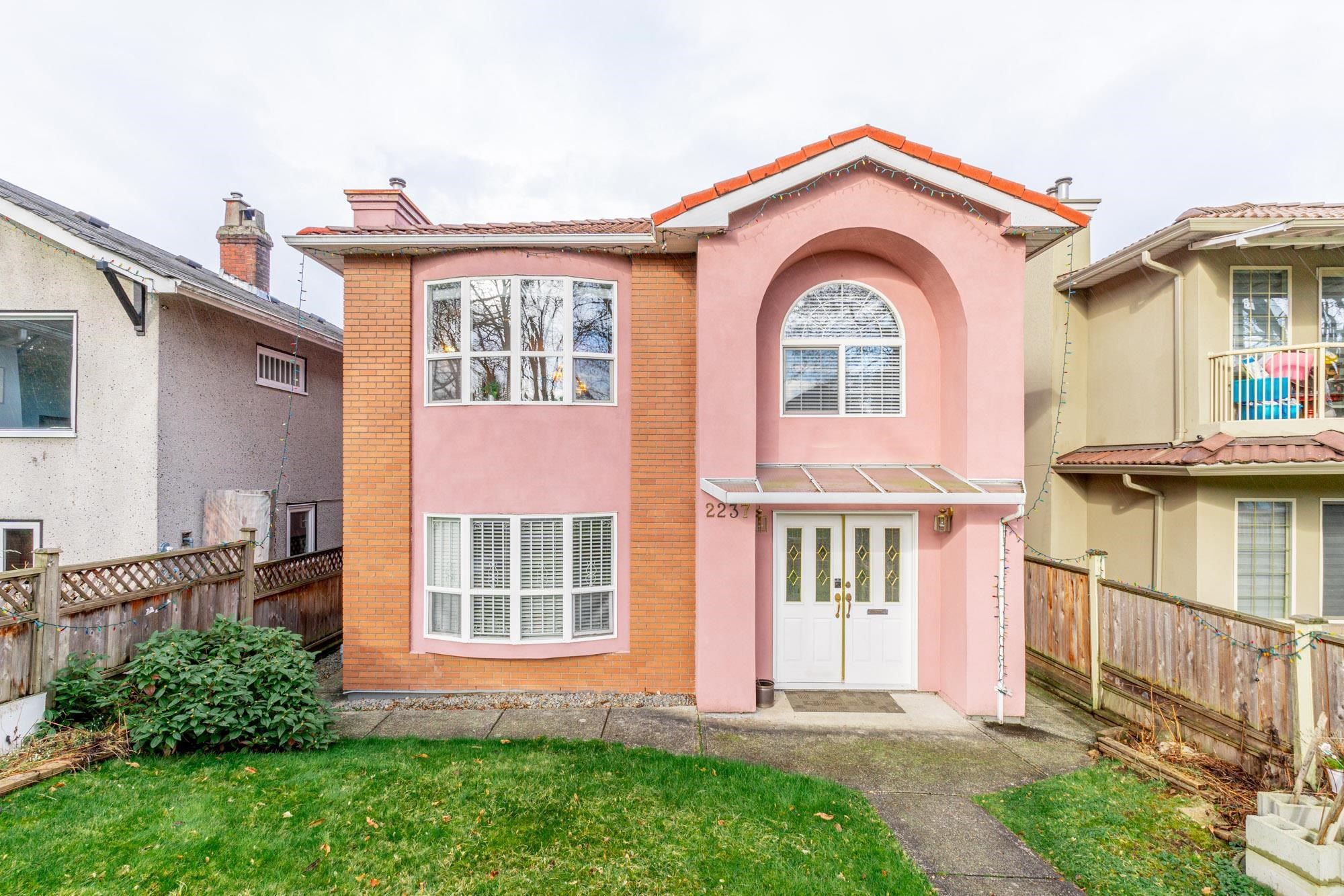Main Photo: 2237 VENABLES Street in Vancouver: Hastings House for sale (Vancouver East)  : MLS®# R2772071