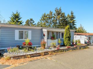 Photo 1: 2 60 Cooper Rd in View Royal: VR Glentana Manufactured Home for sale : MLS®# 883321