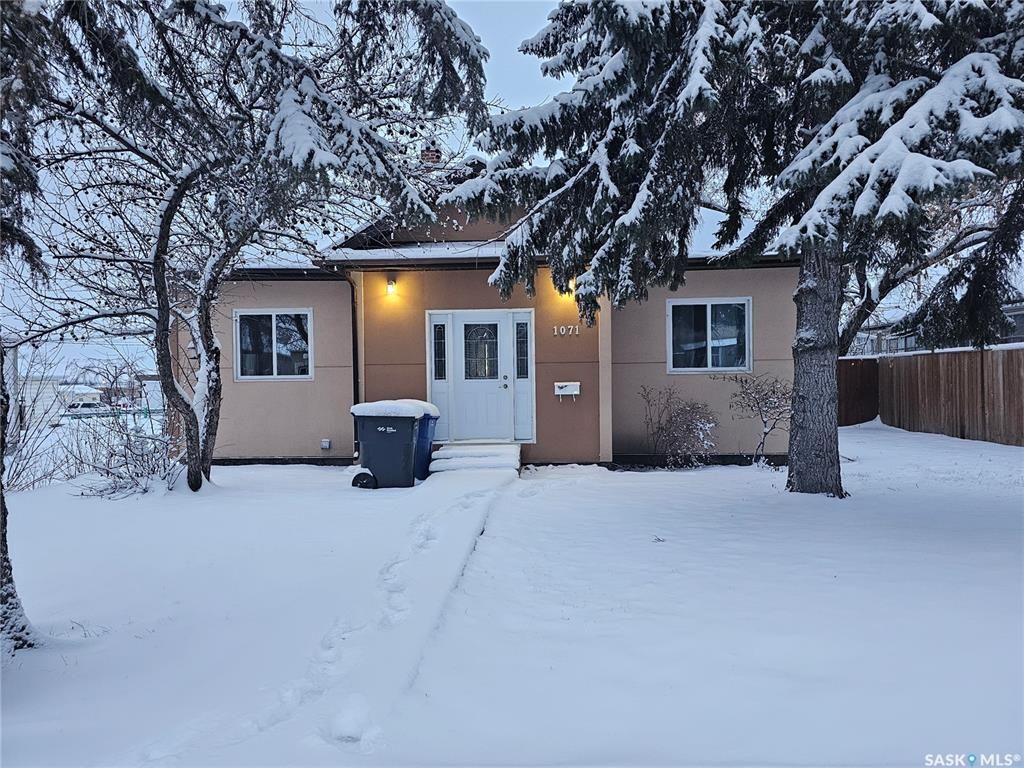 Main Photo: 1071 104th Street in North Battleford: Sapp Valley Residential for sale : MLS®# SK949344