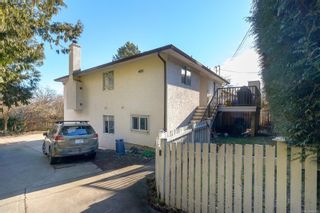 Photo 2: 701 Cairn Rd in Esquimalt: Es Rockheights Half Duplex for sale : MLS®# 894109