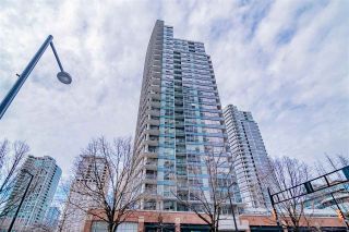 Photo 2: 1907 939 EXPO Boulevard in Vancouver: Yaletown Condo for sale in "Max 2" (Vancouver West)  : MLS®# R2545296