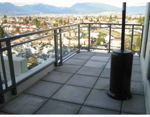 Main Photo: 2005 3660 Vanness Avenue in Vancouver: Collingwood VE Condo for sale (Vancouver East)  : MLS®# V691388