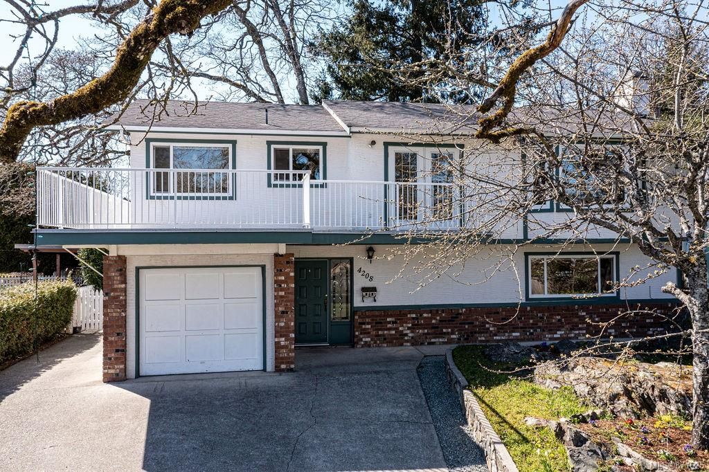 Main Photo: 4208 Morris Dr in Saanich: SE Lake Hill House for sale (Saanich East)  : MLS®# 871625