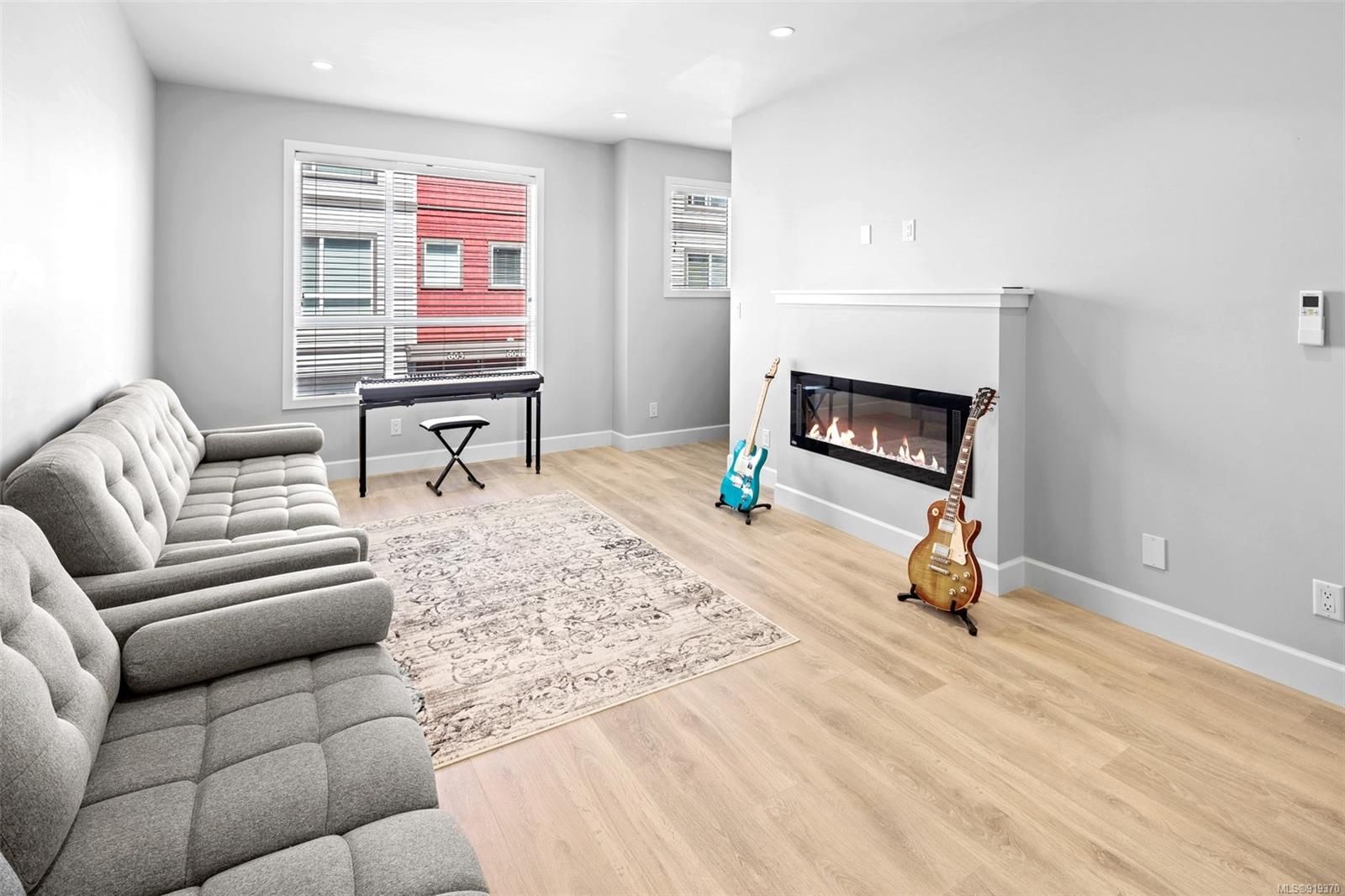 Spacious Living Room w/ Electric Fireplace