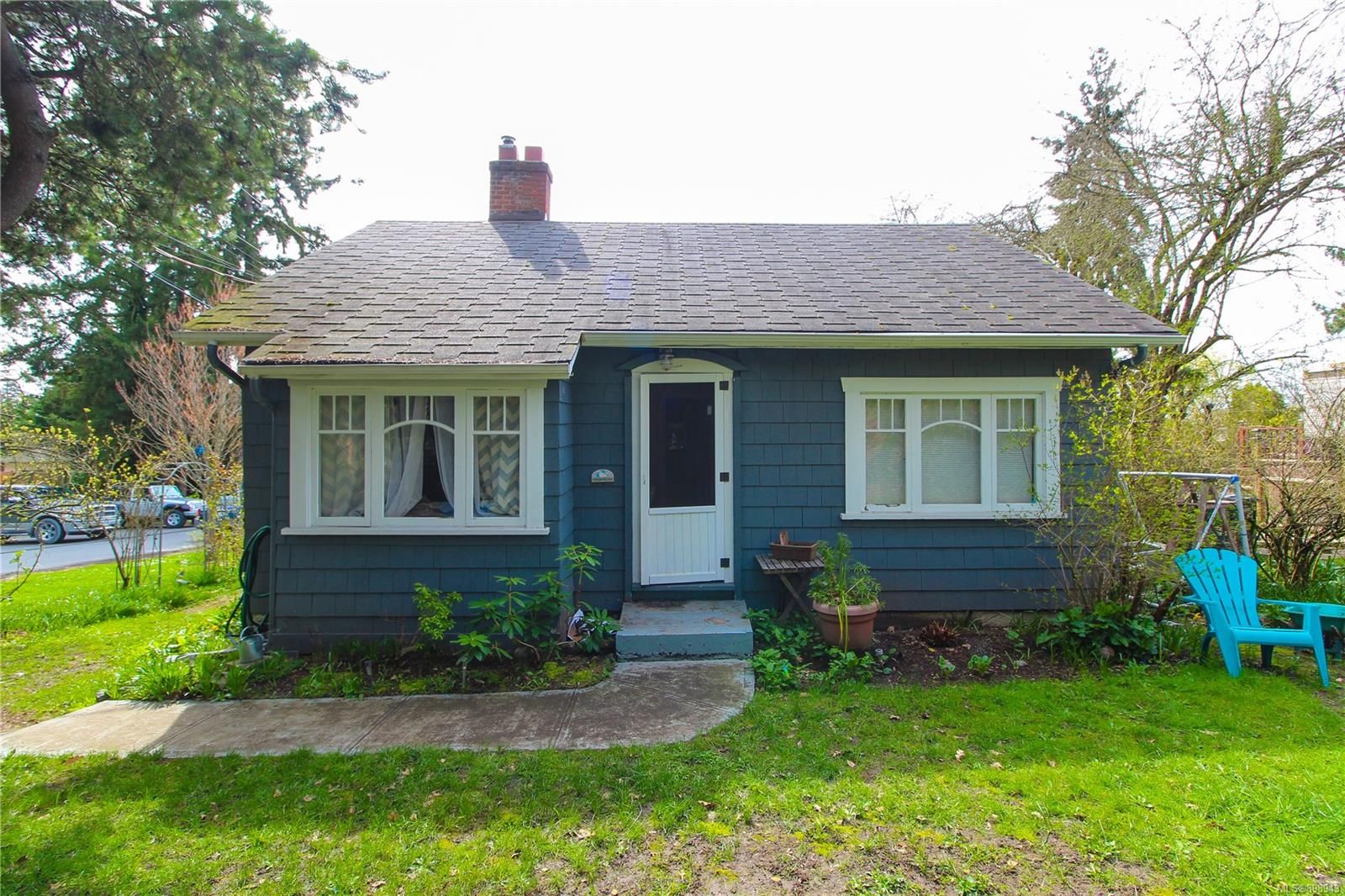 Main Photo: 3788 Belgrave Rd in Saanich: SW Strawberry Vale House for sale (Saanich West)  : MLS®# 898943