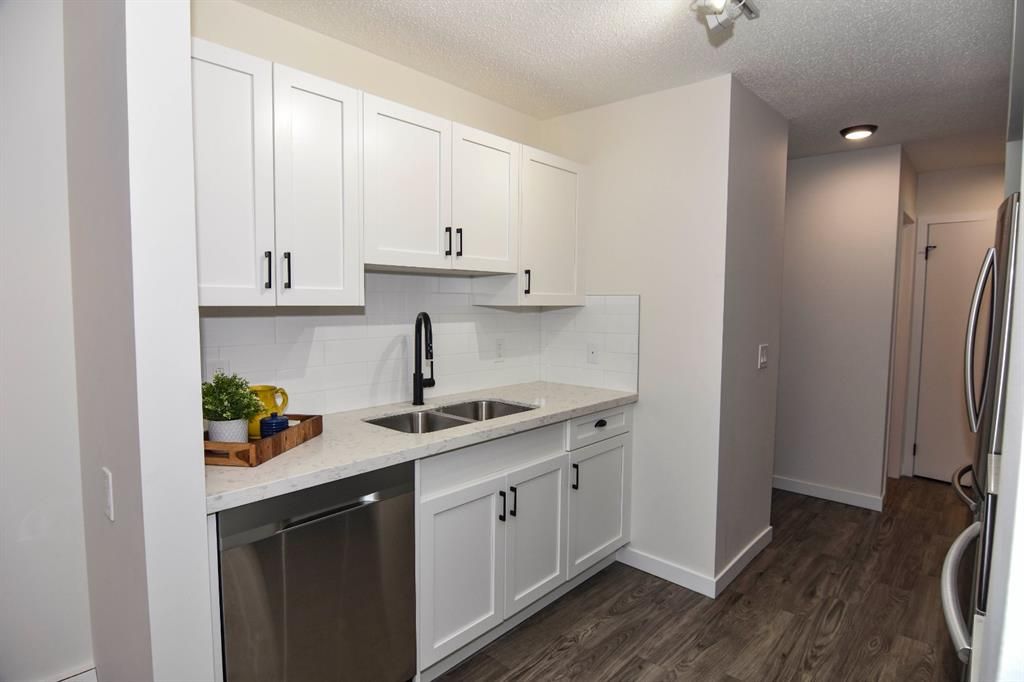 Photo 12: Photos: 213 2204 1 Street SW in Calgary: Mission Apartment for sale : MLS®# A1032440