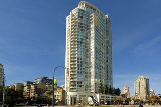 Photo 1: 2001 1201 MARINASIDE Crescent in Vancouver: Yaletown Condo for sale in "Peninsula" (Vancouver West)  : MLS®# R2144210