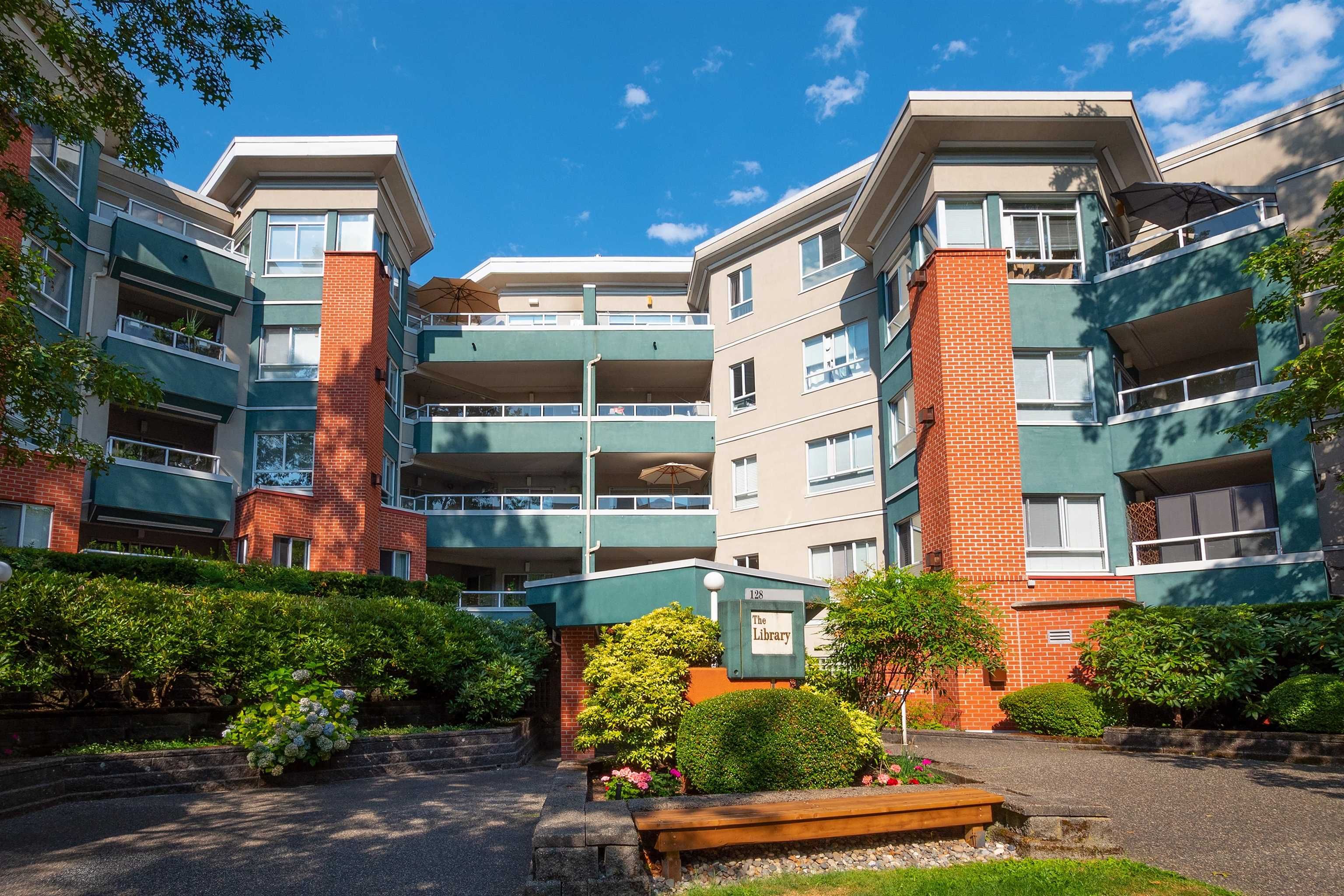 Main Photo: 215 128 W 8TH Street in North Vancouver: Central Lonsdale Condo for sale in "The Library" : MLS®# R2723486