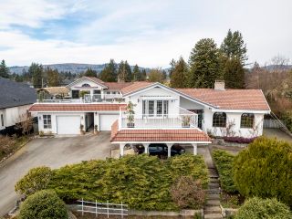 Photo 1: 32069 TREMBATH Avenue in Mission: Mission BC House for sale : MLS®# R2655732