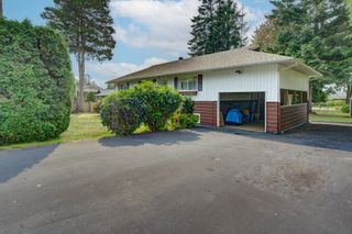 Photo 2: 8869 TRATTLE Street in Langley: Fort Langley House for sale : MLS®# R2723581