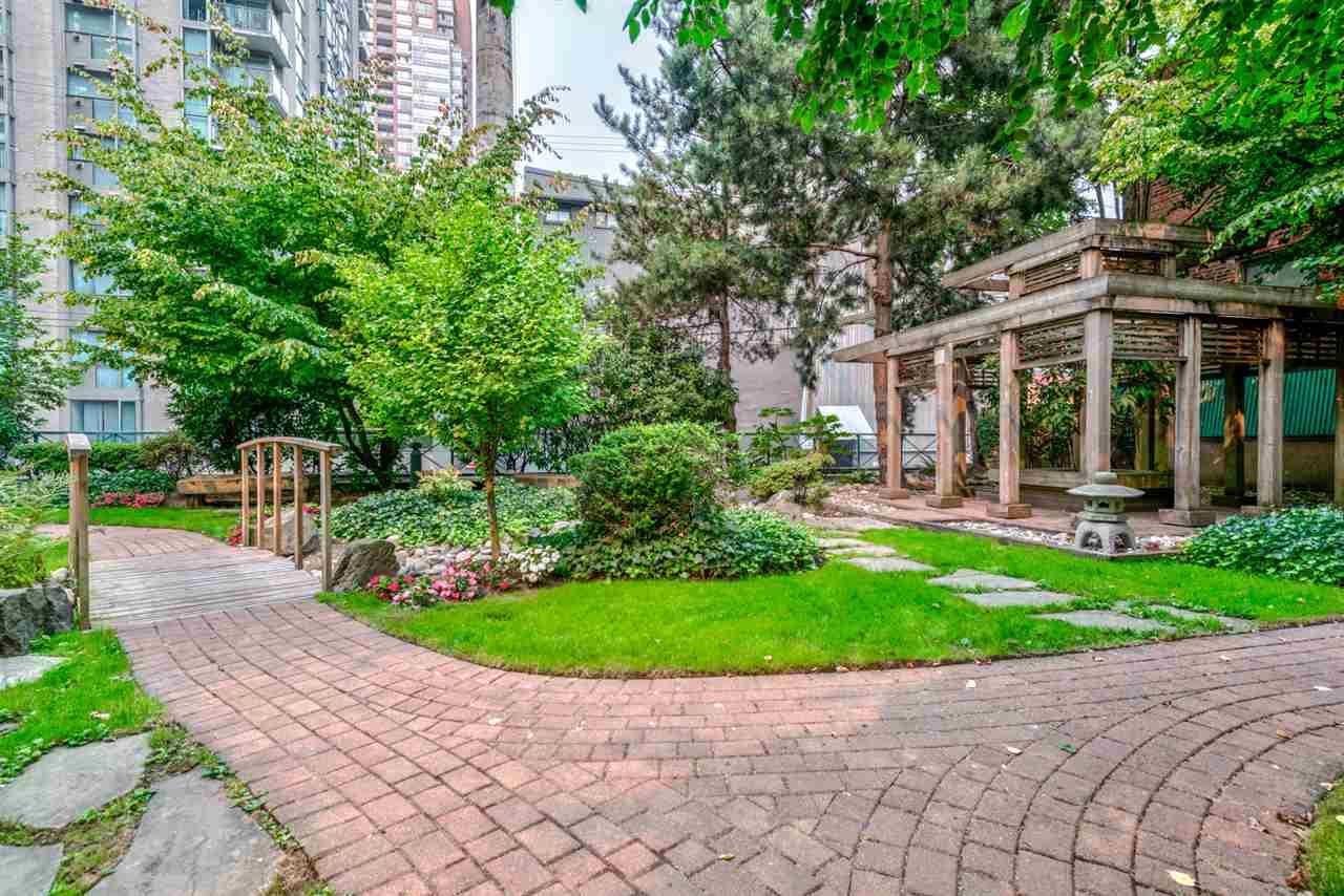 Main Photo: 1204 939 HOMER Street in Vancouver: Yaletown Condo for sale in "THE PINNACLE" (Vancouver West)  : MLS®# R2204695