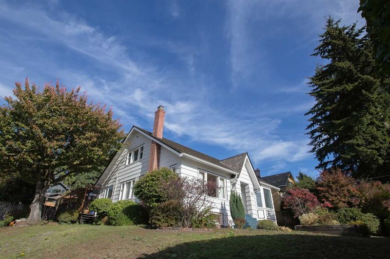 FEATURED LISTING: 194 QUEENS Road West North Vancouver