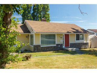 Photo 2: 900 Jasmine Ave in VICTORIA: SW Marigold House for sale (Saanich West)  : MLS®# 705345