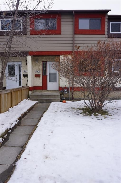 Main Photo: 5407 1 Avenue SE in Calgary: Penbrooke Meadows Row/Townhouse for sale : MLS®# C4280120