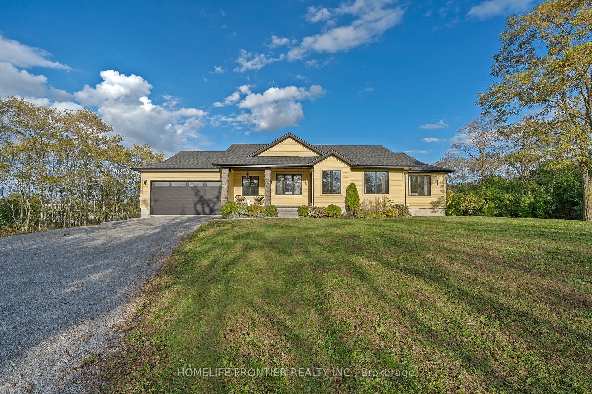Main Photo: 20858 Loyalist Parkway in Prince Edward County: Ameliasburgh House (Bungalow) for sale : MLS®# X5967092