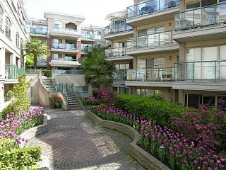 Photo 1: 325 332 LONSDALE Avenue in North Vancouver: Lower Lonsdale Condo for sale in "CALYPSO" : MLS®# V1076735