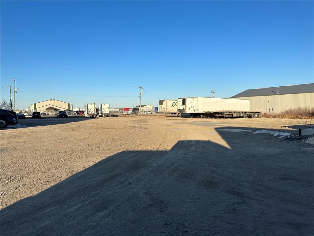 Main Photo: 135 Transport Road in Winnipeg: Industrial / Commercial / Investment for sale (3M)  : MLS®# 202330813