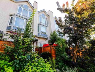 Photo 6: 126 Lakewood Drive in Vancouver: Townhouse for sale : MLS®# R2403079