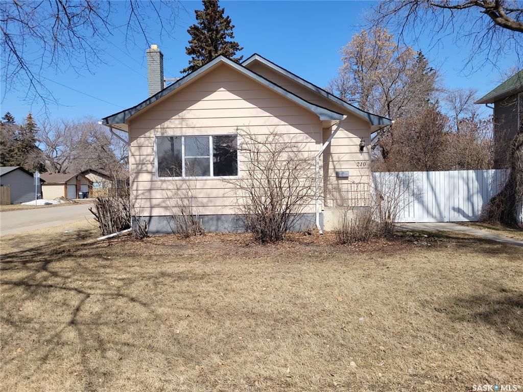 Main Photo: 210 111th Street West in Saskatoon: Sutherland Residential for sale : MLS®# SK919060