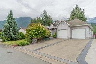 Photo 3: 9921 PARKWOOD Drive: Rosedale House for sale (East Chilliwack)  : MLS®# R2792589