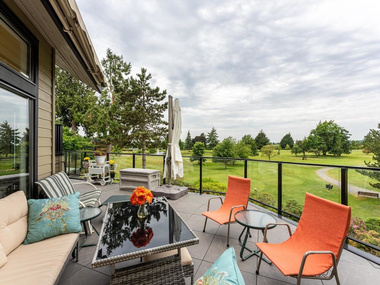 Main Photo: 3617 NICO WYND Drive in Surrey: Elgin Chantrell Townhouse for sale in "Nico Wynd Estates" (South Surrey White Rock)  : MLS®# R2788466