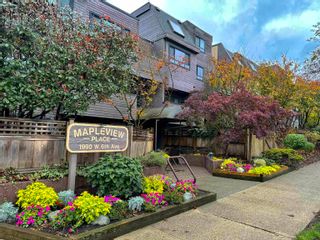 Photo 1: 202 1990 W 6TH Avenue in Vancouver: Kitsilano Condo for sale in "MAPLEVIEW PLACE" (Vancouver West)  : MLS®# R2827841