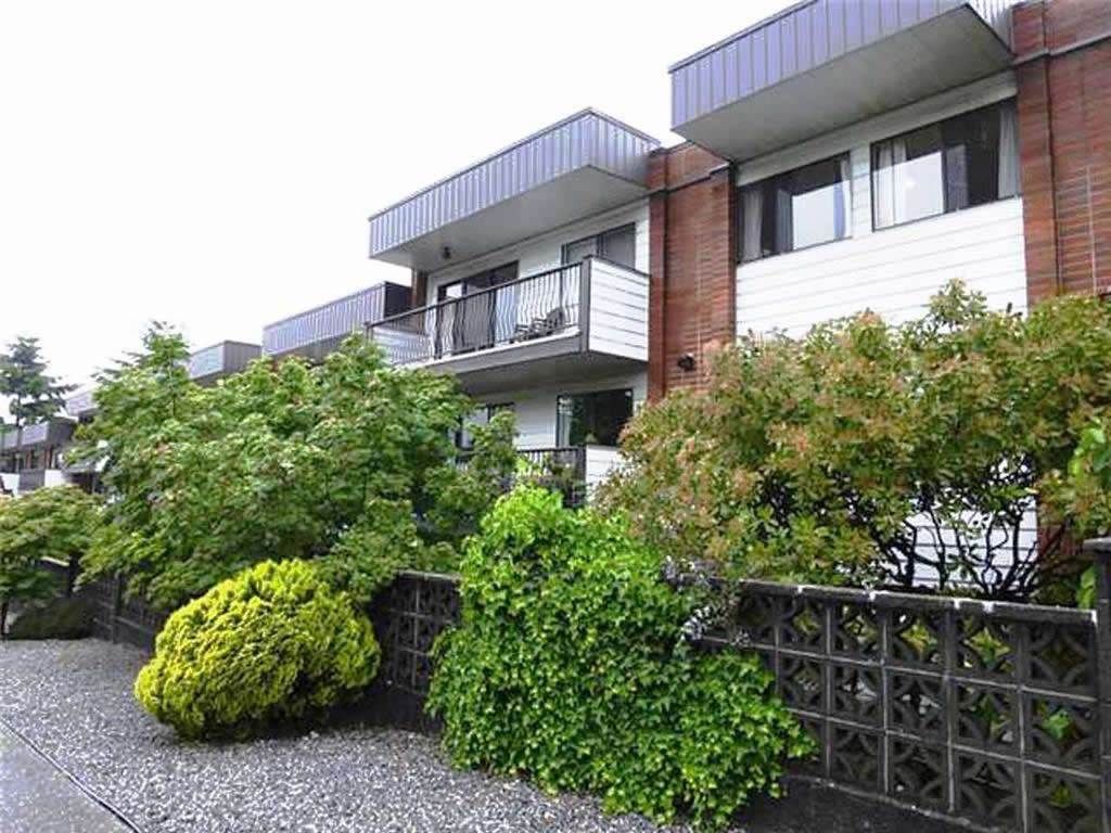 Main Photo: 229 2033 TRIUMPH Street in Vancouver: Hastings Condo for sale in "MCKENZIE HOUSE" (Vancouver East)  : MLS®# R2073311
