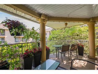 Photo 6: 313 13727 74 Avenue in Surrey: East Newton Condo for sale in "King's Court" : MLS®# R2702050