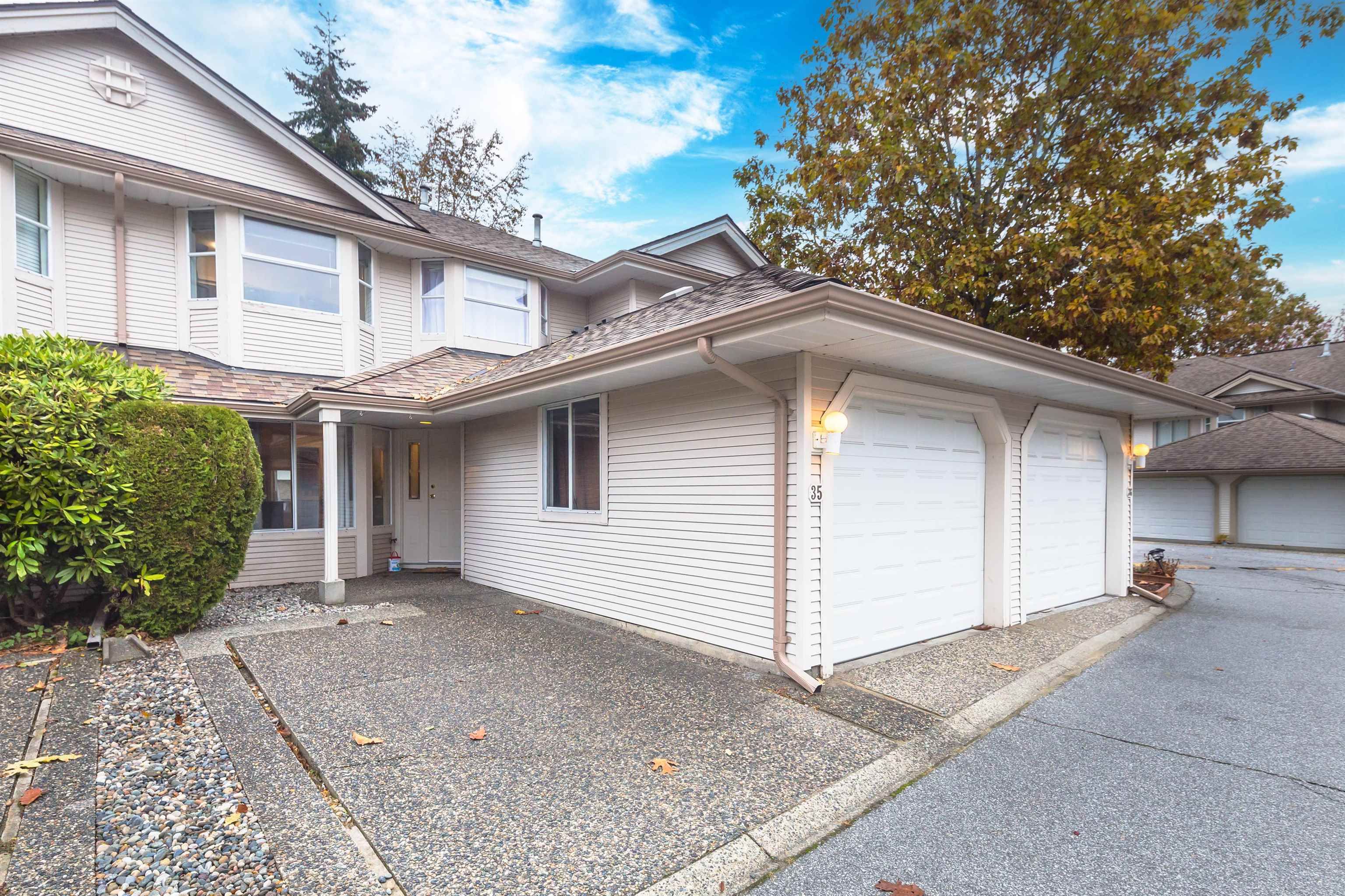 Main Photo: 35 9045 WALNUT GROVE Drive in Langley: Walnut Grove Townhouse for sale in "Bridlewoods" : MLS®# R2737851