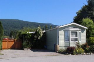 Photo 2: 100 1413 SUNSHINE COAST Highway in Gibsons: Gibsons & Area Manufactured Home for sale in "POPLARS MOBILE HOME PARK" (Sunshine Coast)  : MLS®# R2395962