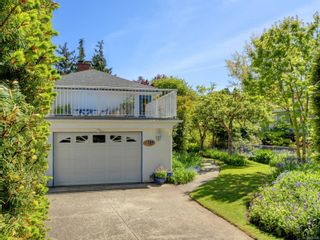 Photo 1: 308 Uganda Ave in Esquimalt: Es Kinsmen Park House for sale : MLS®# 875538