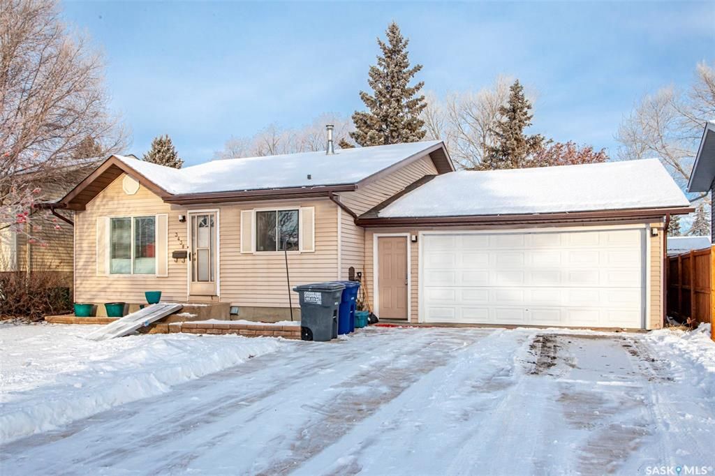 Main Photo: 3438 Cassino Avenue in Saskatoon: Montgomery Place Residential for sale : MLS®# SK878551