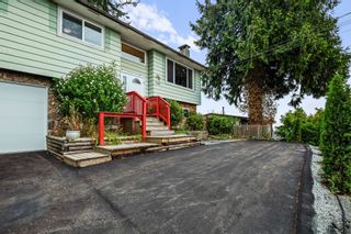 Photo 2: 7982 WILLOW Street in Mission: Mission BC House for sale : MLS®# R2861764