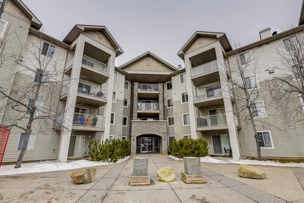 Main Photo: 302 2000 Somervale Court SW in Calgary: Somerset Apartment for sale : MLS®# A1184031