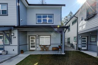 Photo 3: 25 950 WOODSWORTH Road in Gibsons: Gibsons & Area Townhouse for sale in "MAPLEWOOD" (Sunshine Coast)  : MLS®# R2873788