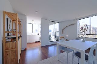 Photo 3: 902 1108 NICOLA STREET in Vancouver: West End VW Condo for sale (Vancouver West)  : MLS®# R2565027