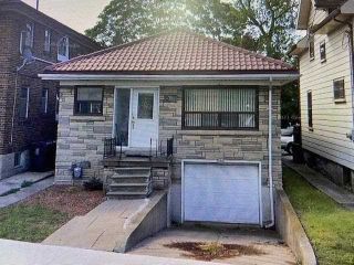 Main Photo: 2703 W Lake Shore Boulevard in Toronto: Mimico House (Bungalow) for sale (Toronto W06)  : MLS®# W5808582
