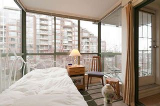 Photo 8: 401 2288 PINE Street in Vancouver: Fairview VW Condo for sale in "The Fairview" (Vancouver West)  : MLS®# R2251724