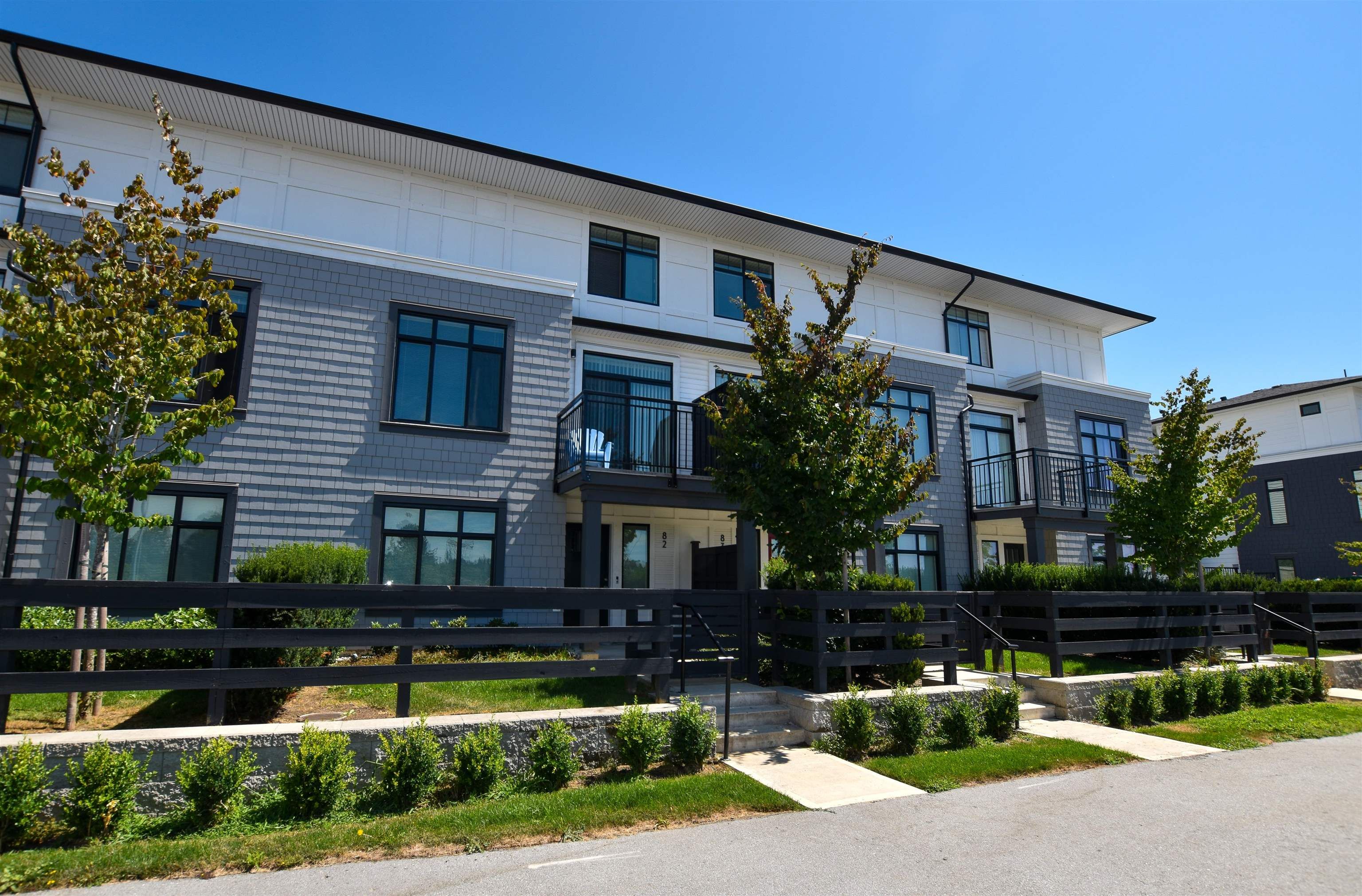 Main Photo: 82 15255 SITKA Drive in Surrey: Fleetwood Tynehead Townhouse for sale in "WOOD & WATER" : MLS®# R2819903